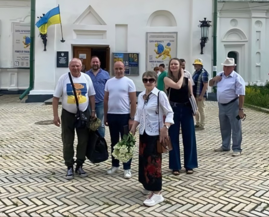 виставка Чесний Наїв Києв Україна 2023 рік